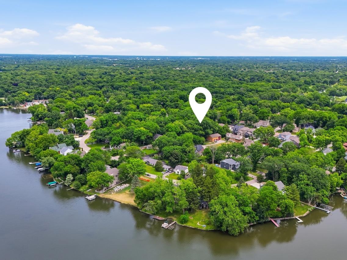 24017 N Valley Rd., Lake Zurich, IL 60047