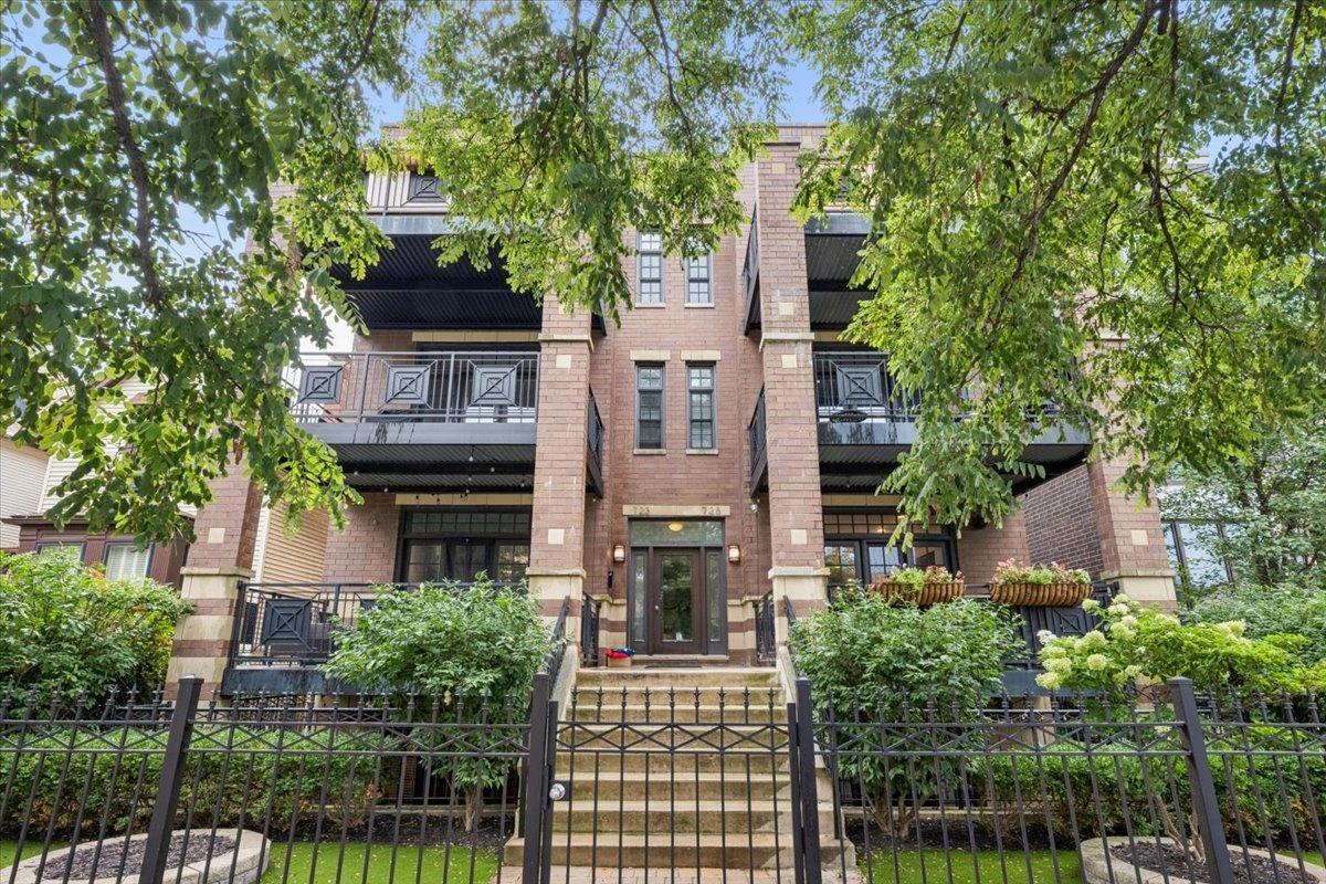 725 W Diversey Pkwy. #2W, Chicago, IL 60614