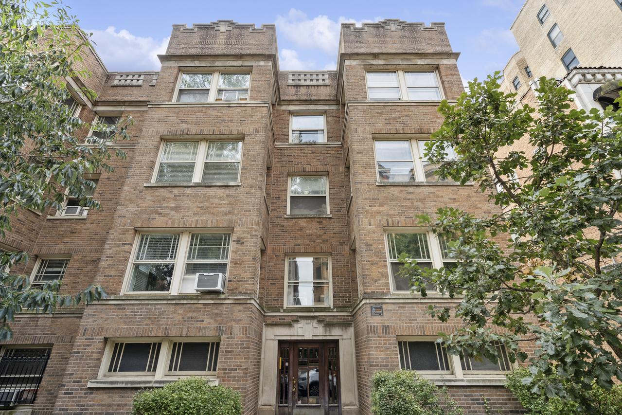 551 W Surf St. #3W, Chicago, IL 60657