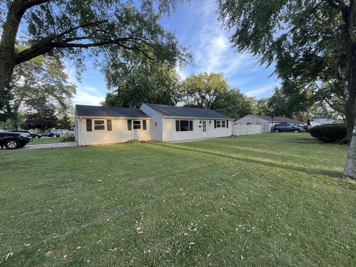 923 Hammond Ave., Aurora, IL 60506