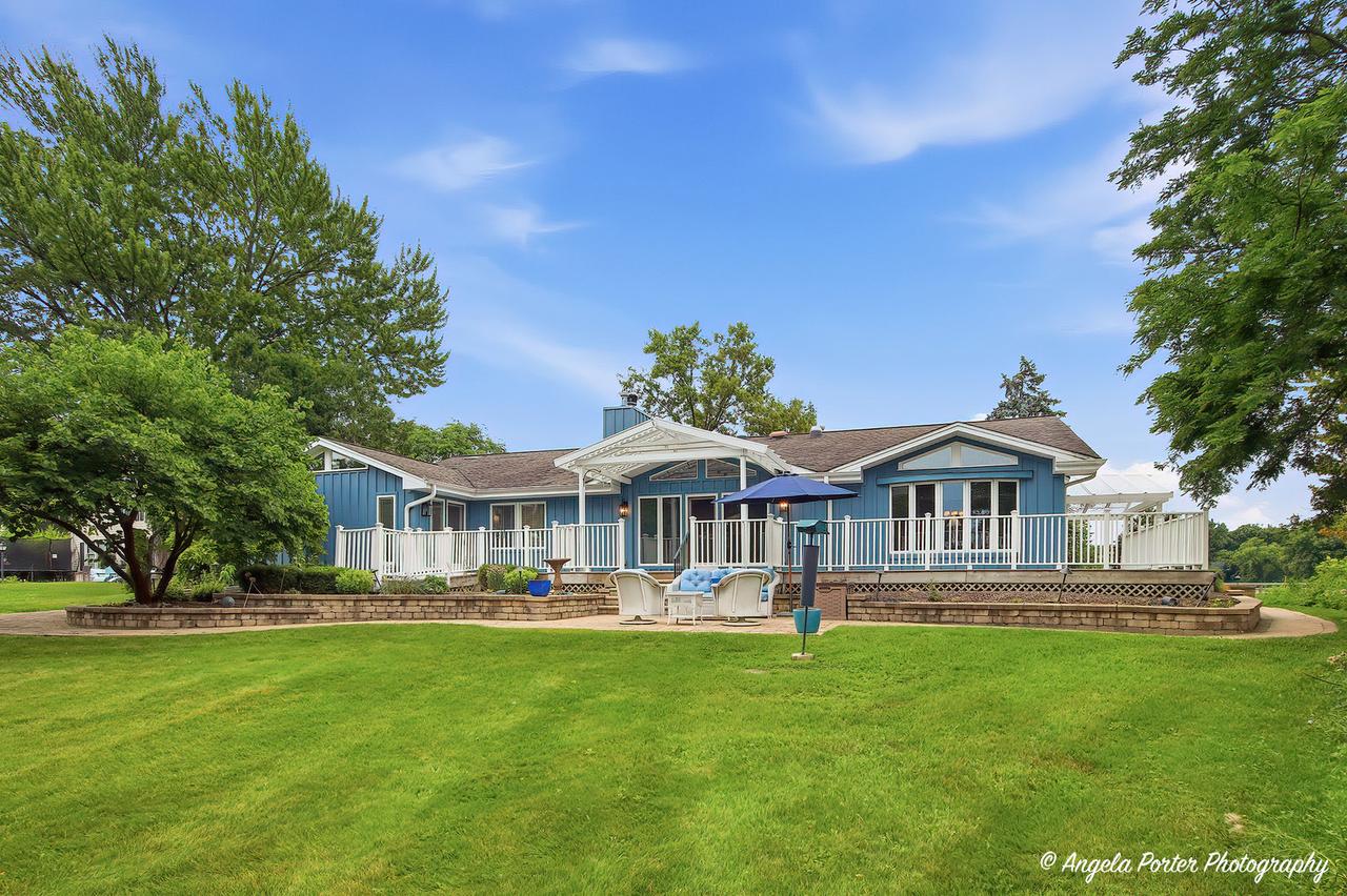 1110 Lake Shore Dr., Barrington, IL 60010