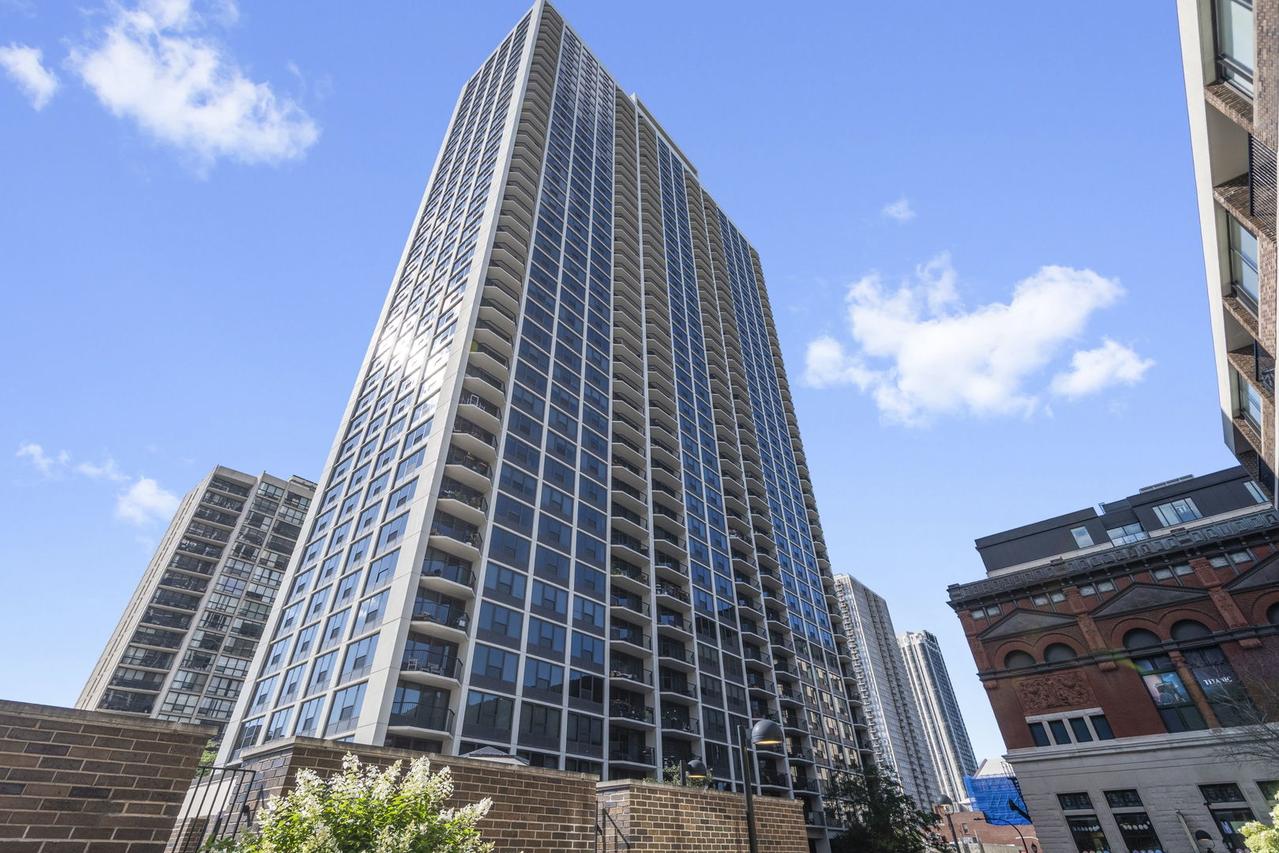 1560 N Sandburg Ter. #3602-04, Chicago, IL 60610