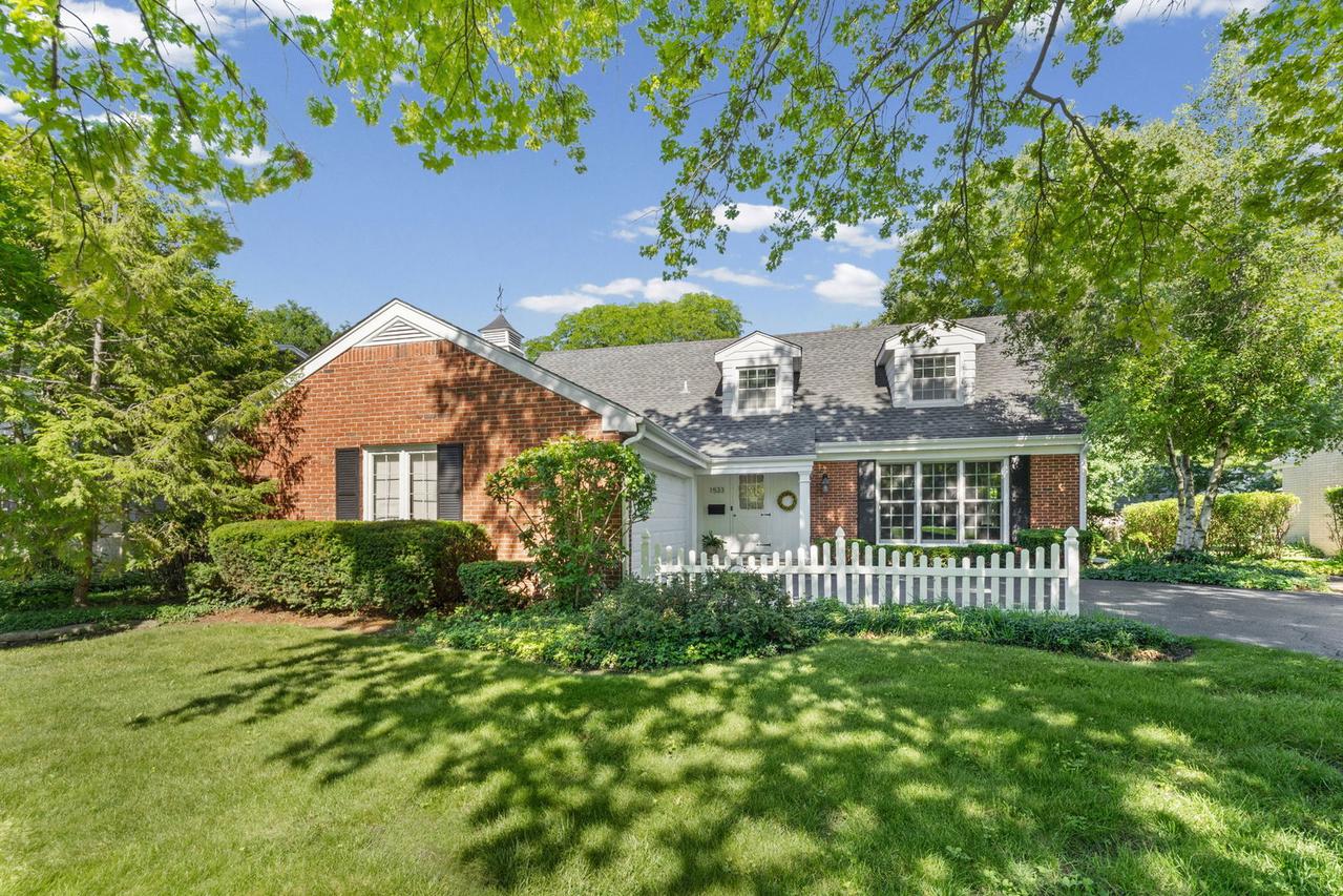 1533 N Belmont Ave., Arlington Heights, IL 60004