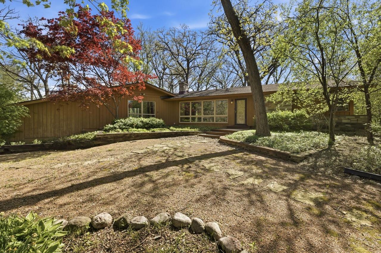 8623 W Algoma Rd., Palos Park, IL 60464