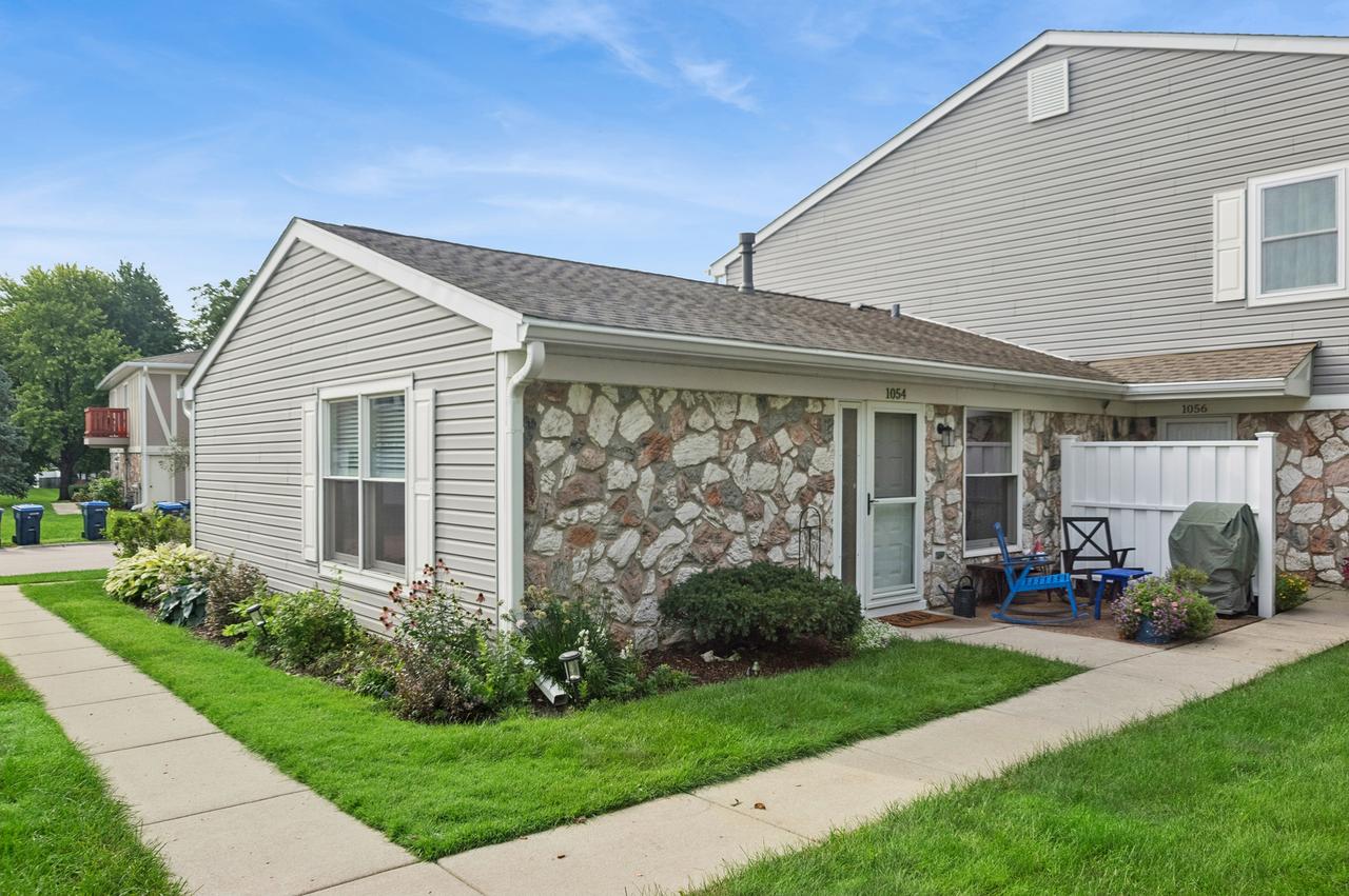 1054 Brunswick Harbor, Schaumburg, IL 60193