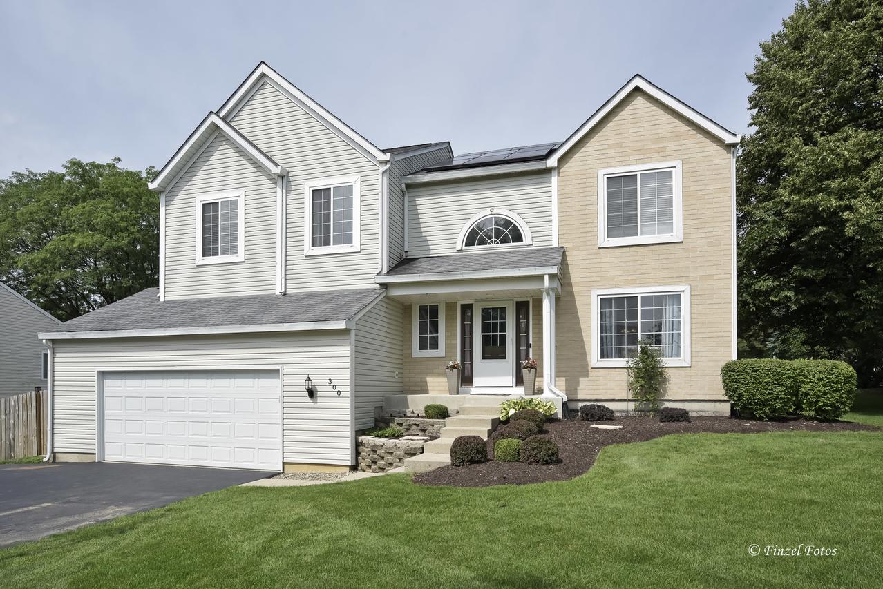 300 Briarwood Ln., Algonquin, IL 60102