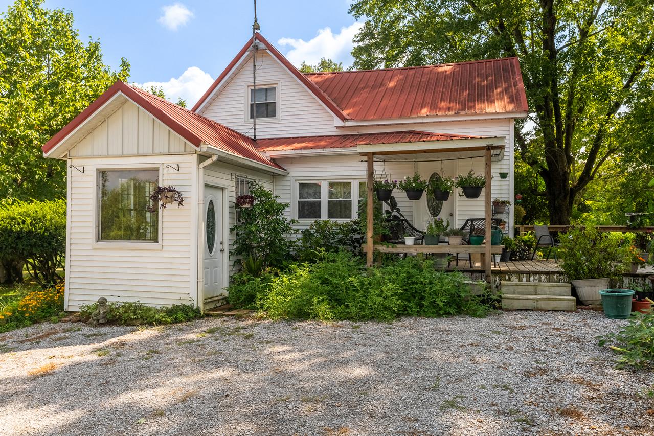 200 Crestview Dr., Dongola, IL 62926