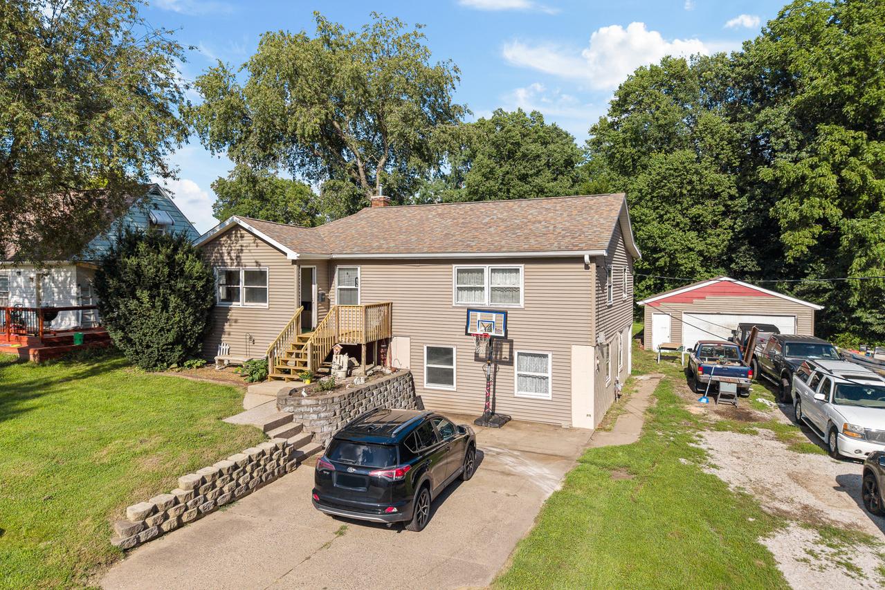 515 8th St., Silvis, IL 61282