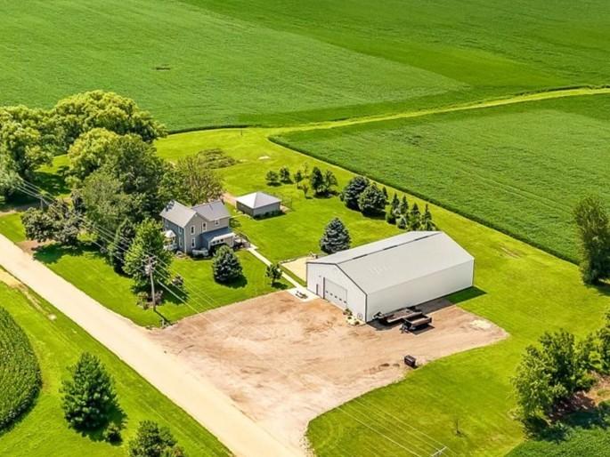 4139 S Spielman Rd., Leaf River, IL 61047