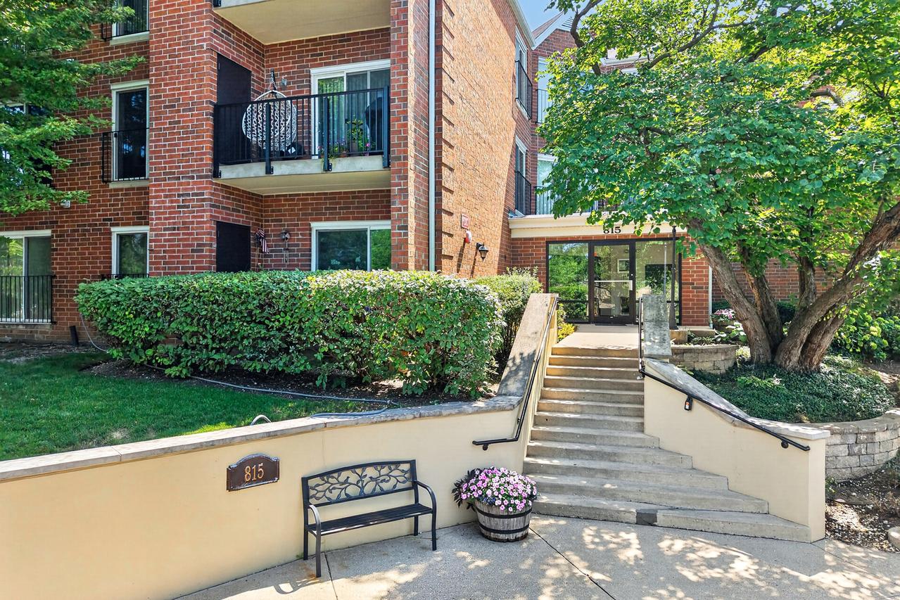 815 Leicester Rd. #320A, Elk Grove Village, IL 60007