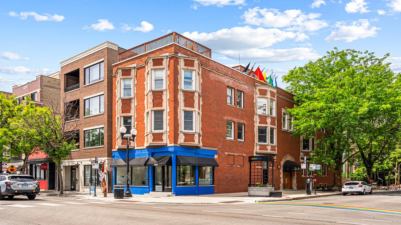 807 W Buckingham Pl. #1W, Chicago, IL 60657