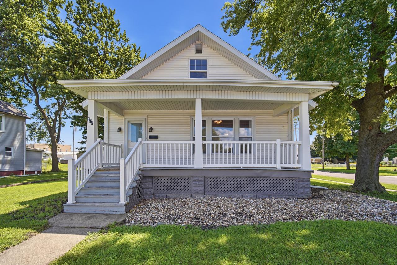198 W First St., El Paso, IL 61738