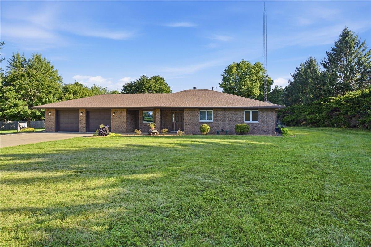 7919 E 1425 North Rd., Bloomington, IL 61705