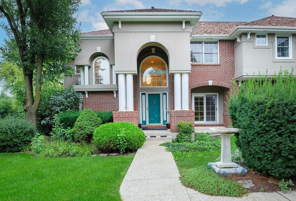 315 Bishop Ct., Inverness, IL 60010