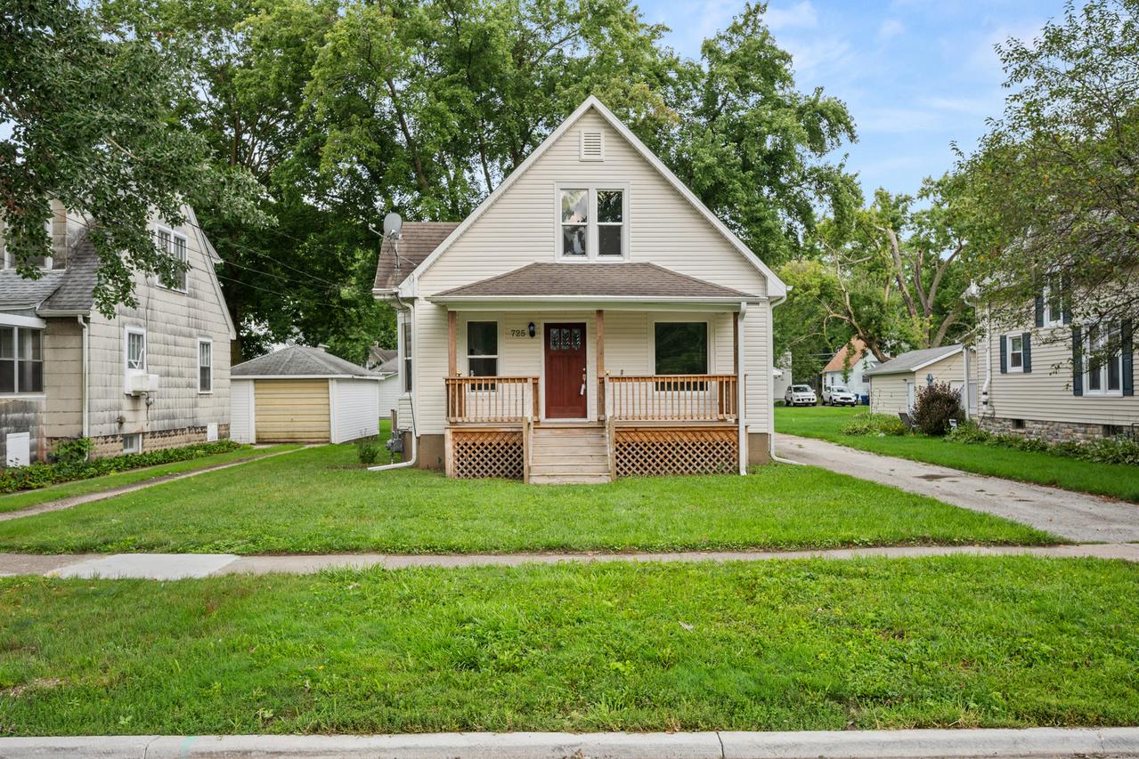 725 N 11th St., Dekalb, IL 60115