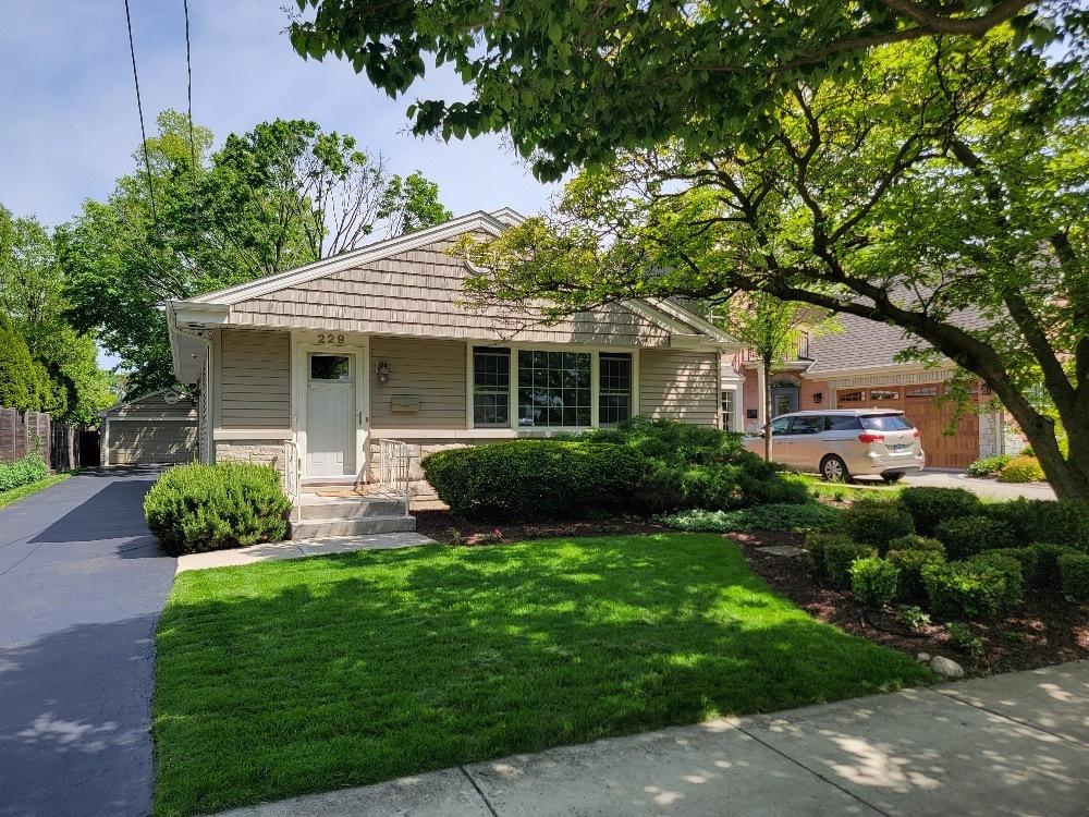 229 Fuller Rd., Hinsdale, IL 60521