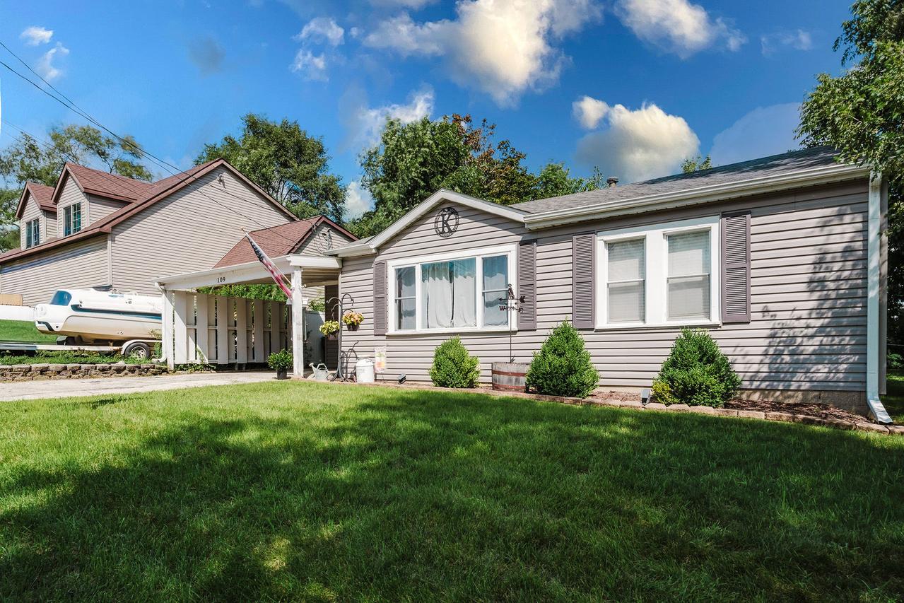 109 Hilldale Rd., Fox Lake, IL 60020