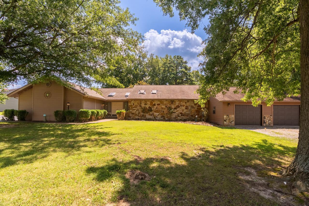 1109 Mockingbird Ln., Carterville, IL 62918