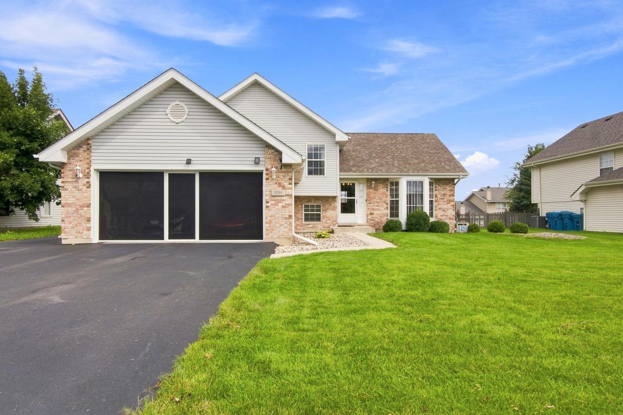 5734 W Roosevelt St., Monee, IL 60449