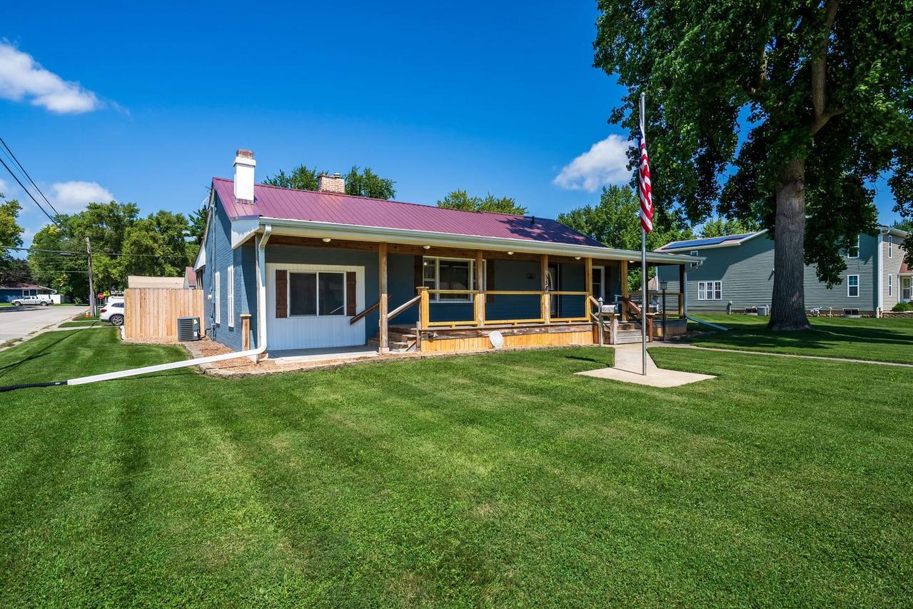 558 10th St., Lincoln, IL 62656