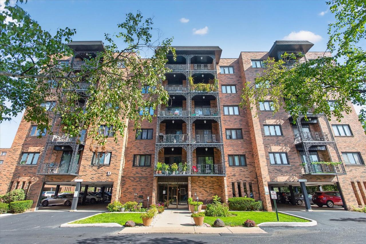 9332 Landings Ln. #501, Des Plaines, IL 60016