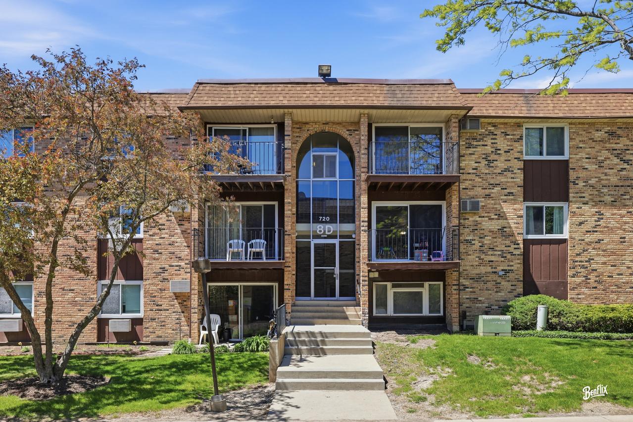 720 Hill Dr. #8-302, Hoffman Estates, IL 60169