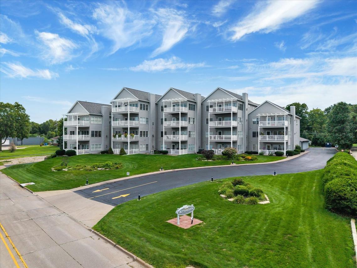 4412 River Dr. #402, Moline, IL 61265