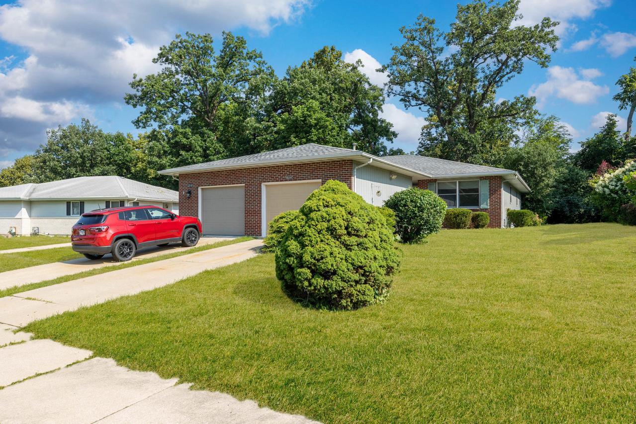 2516 Red Oak Tr., Crest Hill, IL 60403