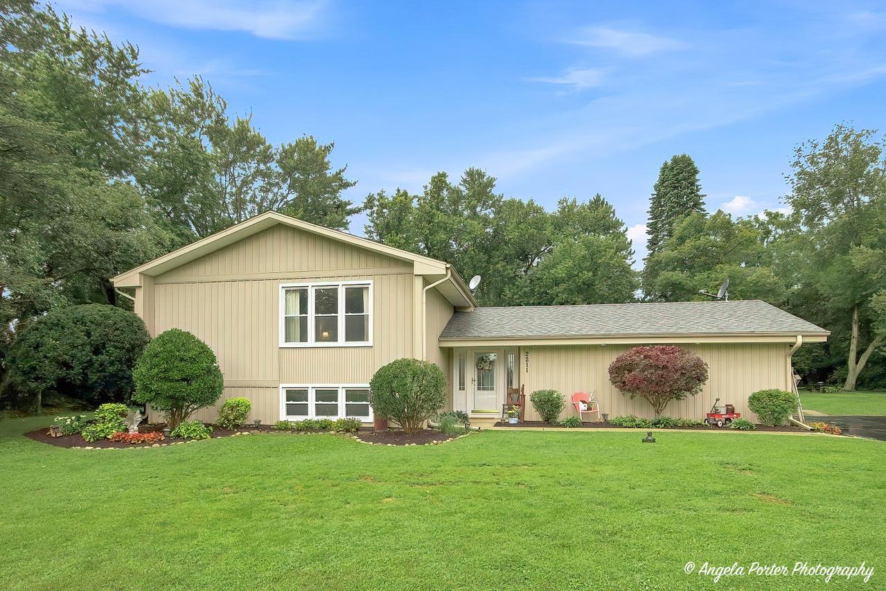 2211 Lamb Rd., Woodstock, IL 60098