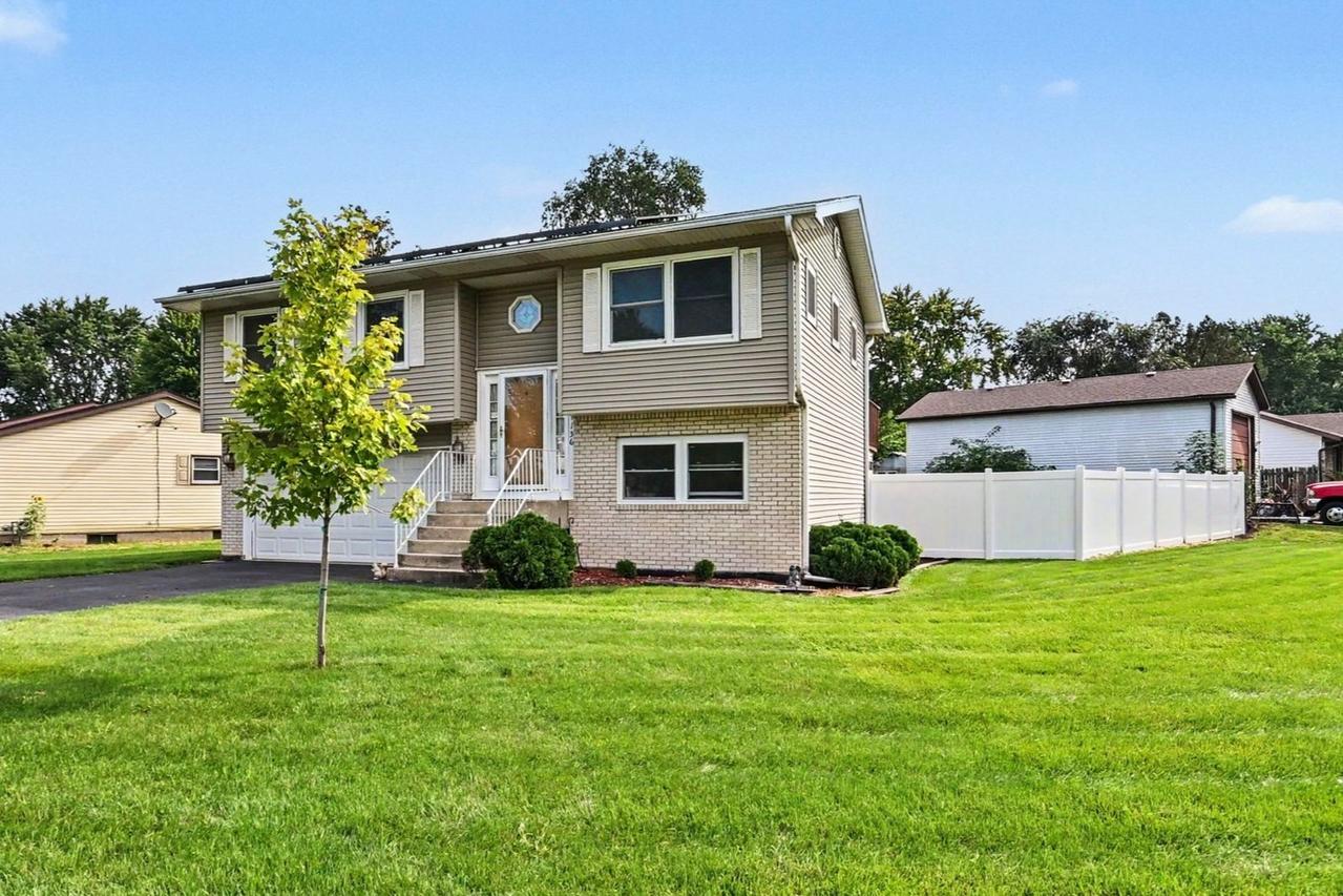 136 Augusta Rd., Oswego, IL 60543