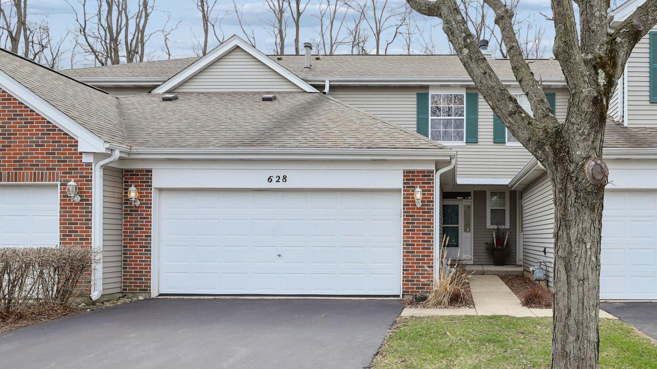 628 King Ct., East Dundee, IL 60118