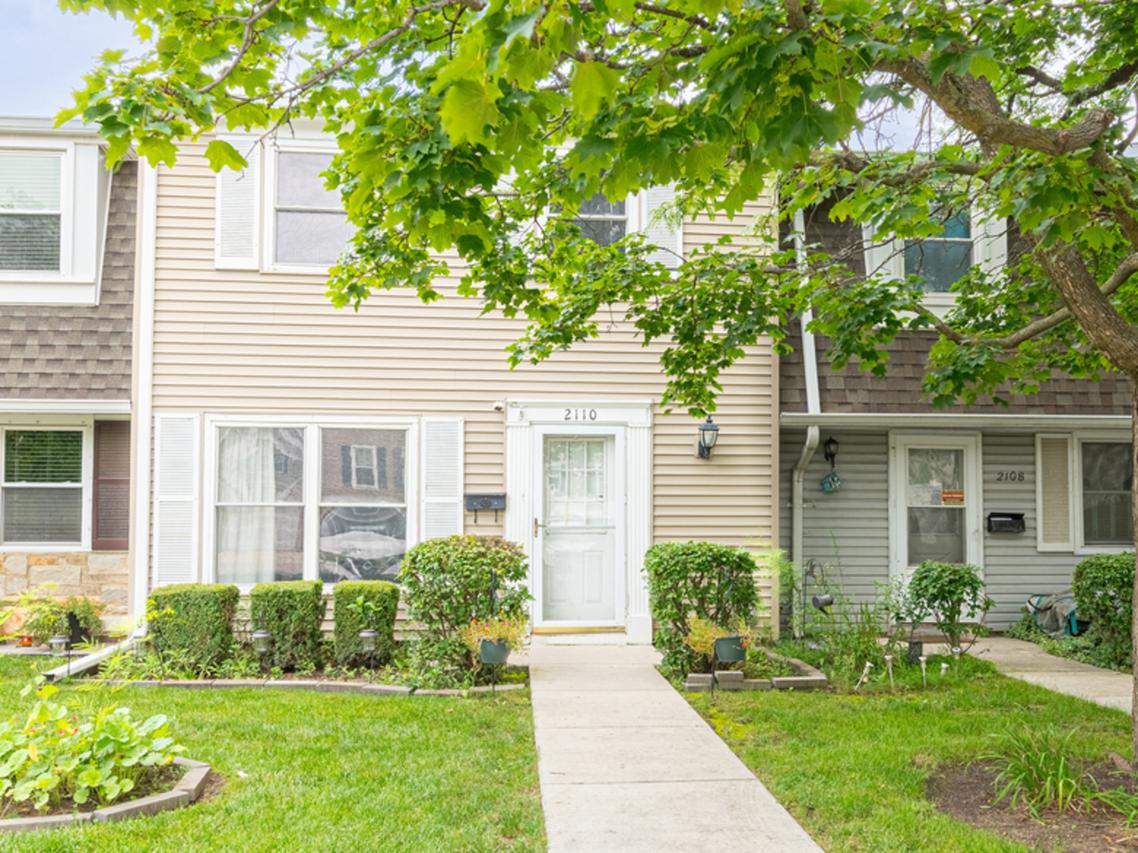 2110 Stanley Ct., Schaumburg, IL 60194