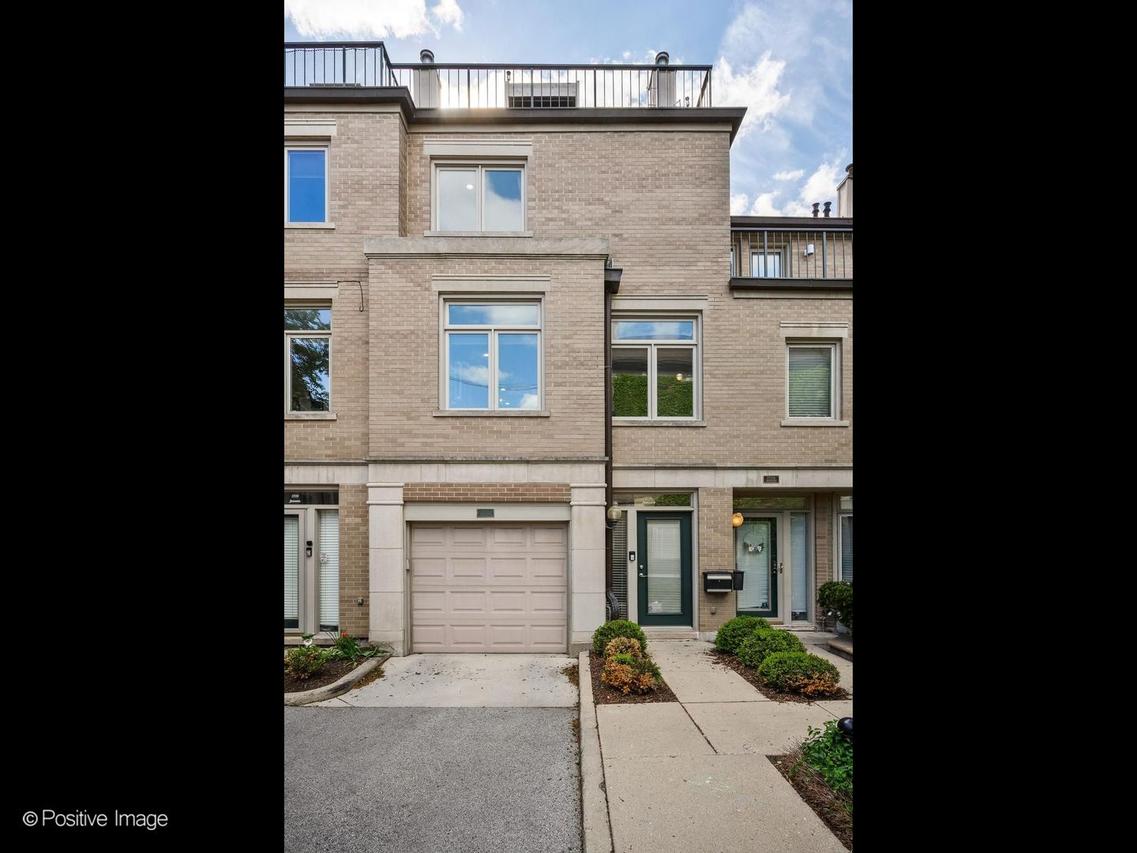2731 N Janssen Ave., Chicago, IL 60614