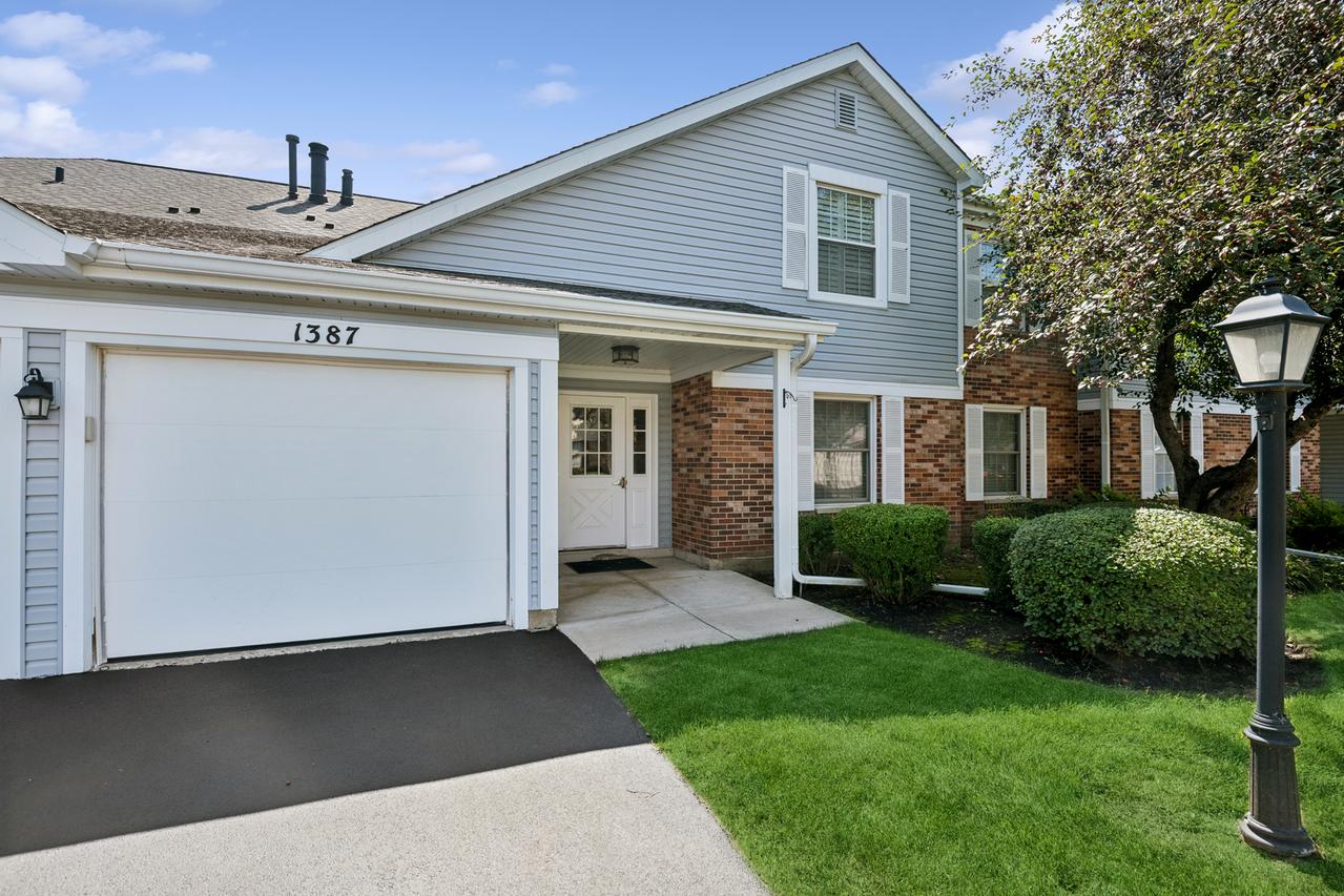 1391 Stratford Dr., Gurnee, IL 60031