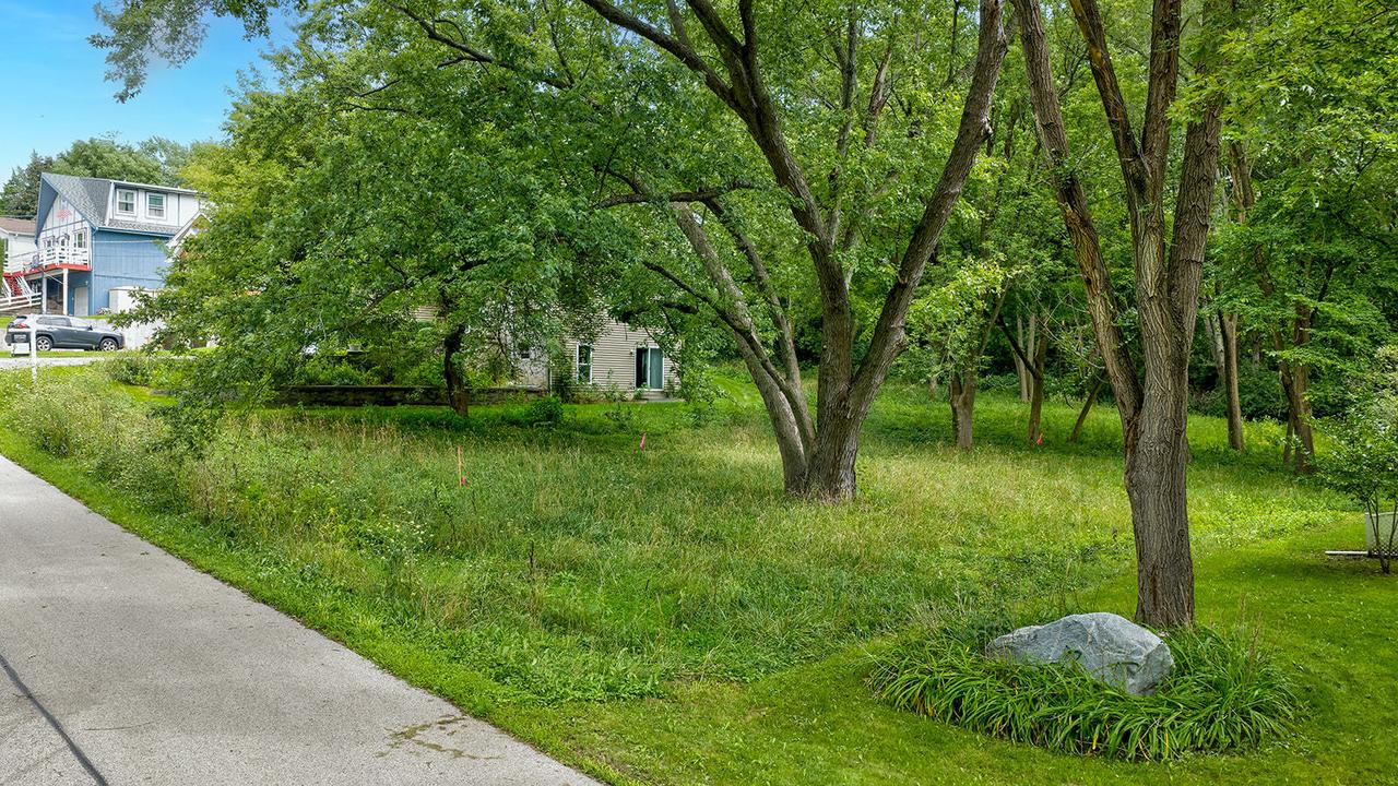 Park Ave., Wauconda, IL 60084