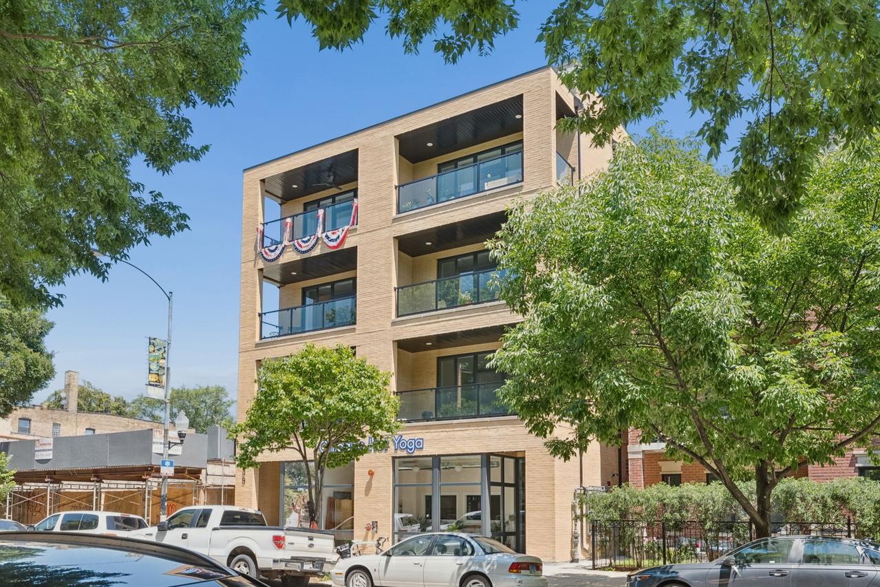 4939 N Damen Ave. #304, Chicago, IL 60625