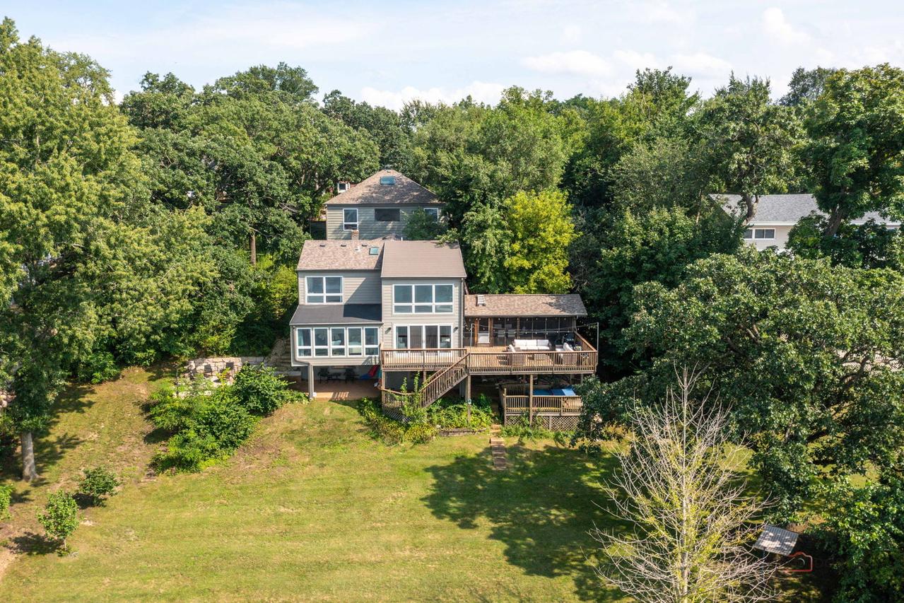 5419 E Lake Shore Dr., Wonder Lake, IL 60097