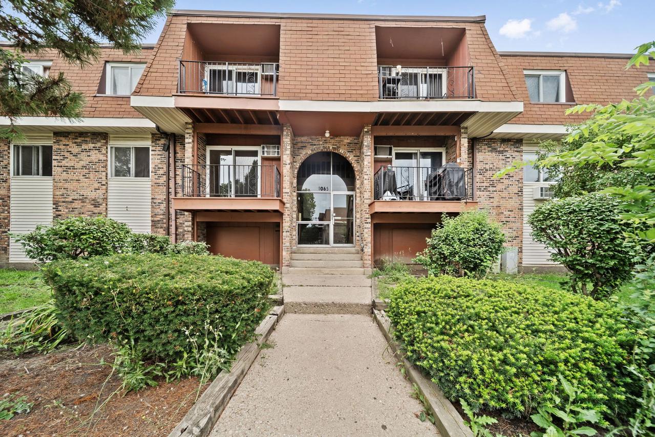 1065 Valley Ln. #208, Hoffman Estates, IL 60169