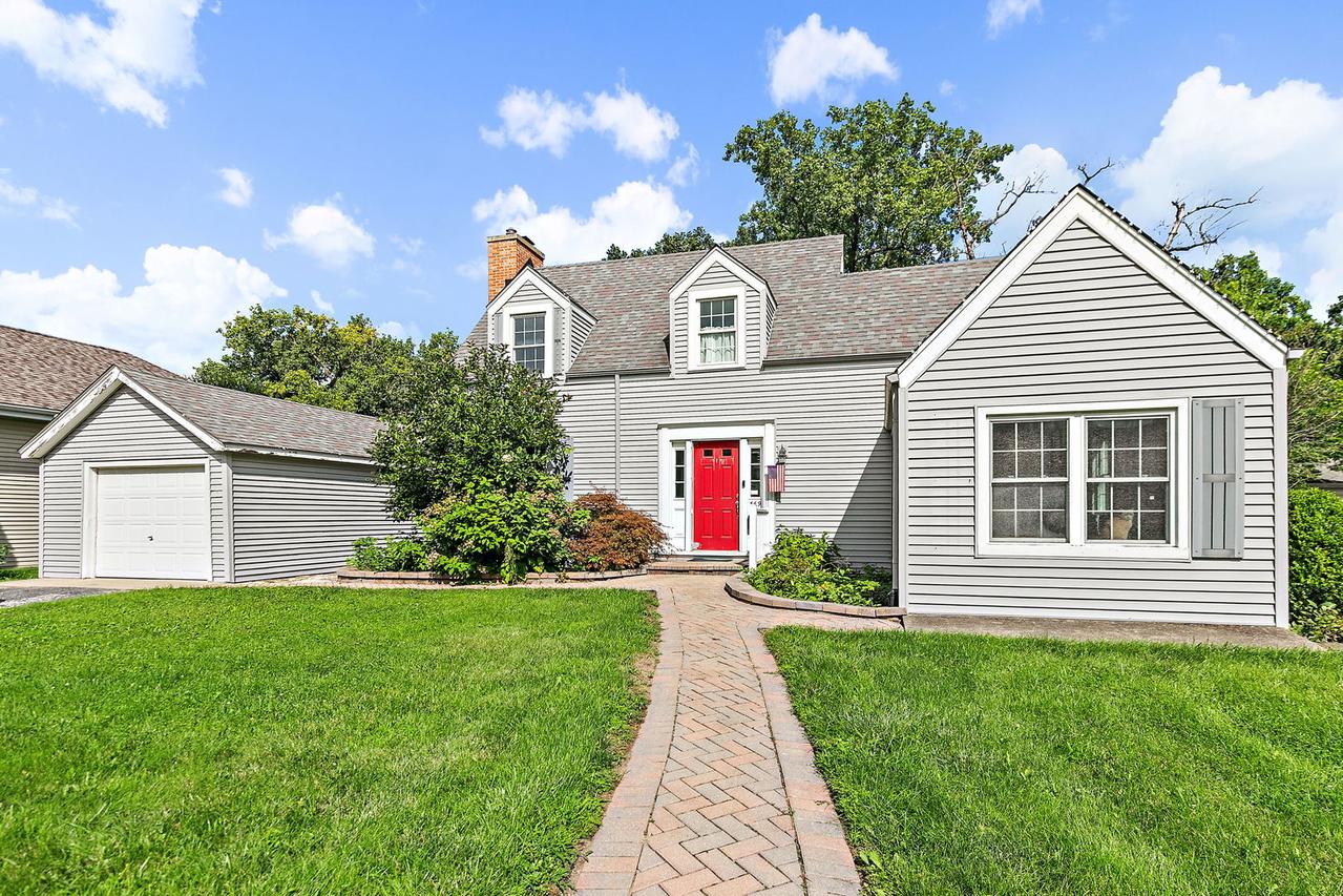 369 N Walnut St., Elmhurst, IL 60126