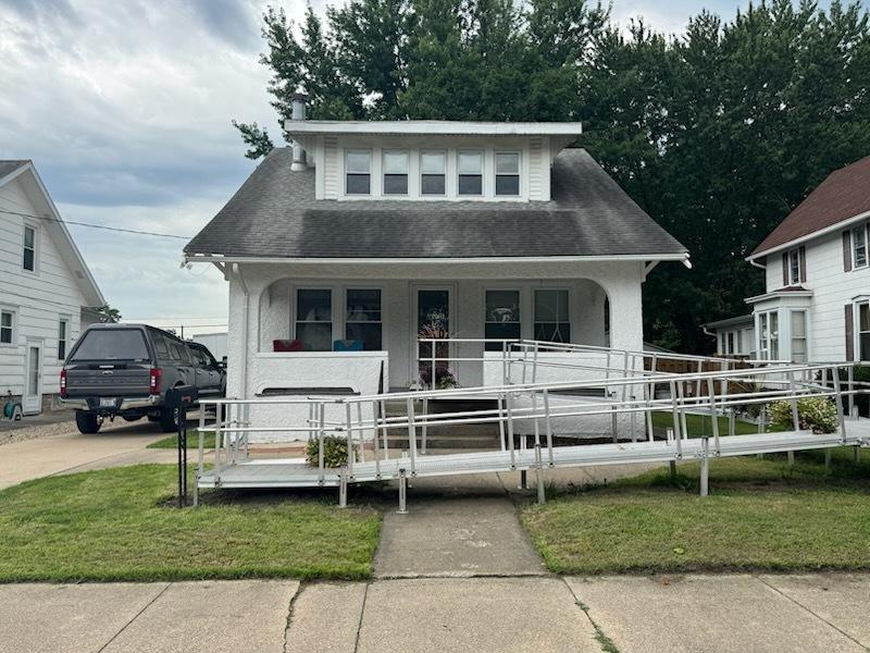 609 12th Ave., Sterling, IL 61081