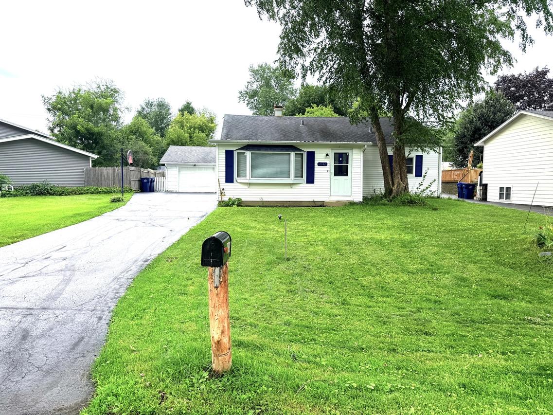 18148 W Valley Dr., Grayslake, IL 60030