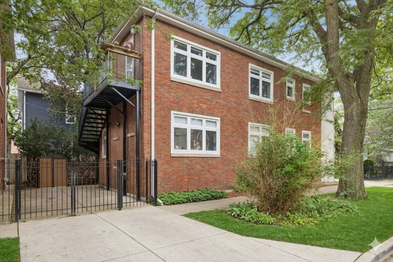 2152 N Campbell Ave. #R2, Chicago, IL 60647
