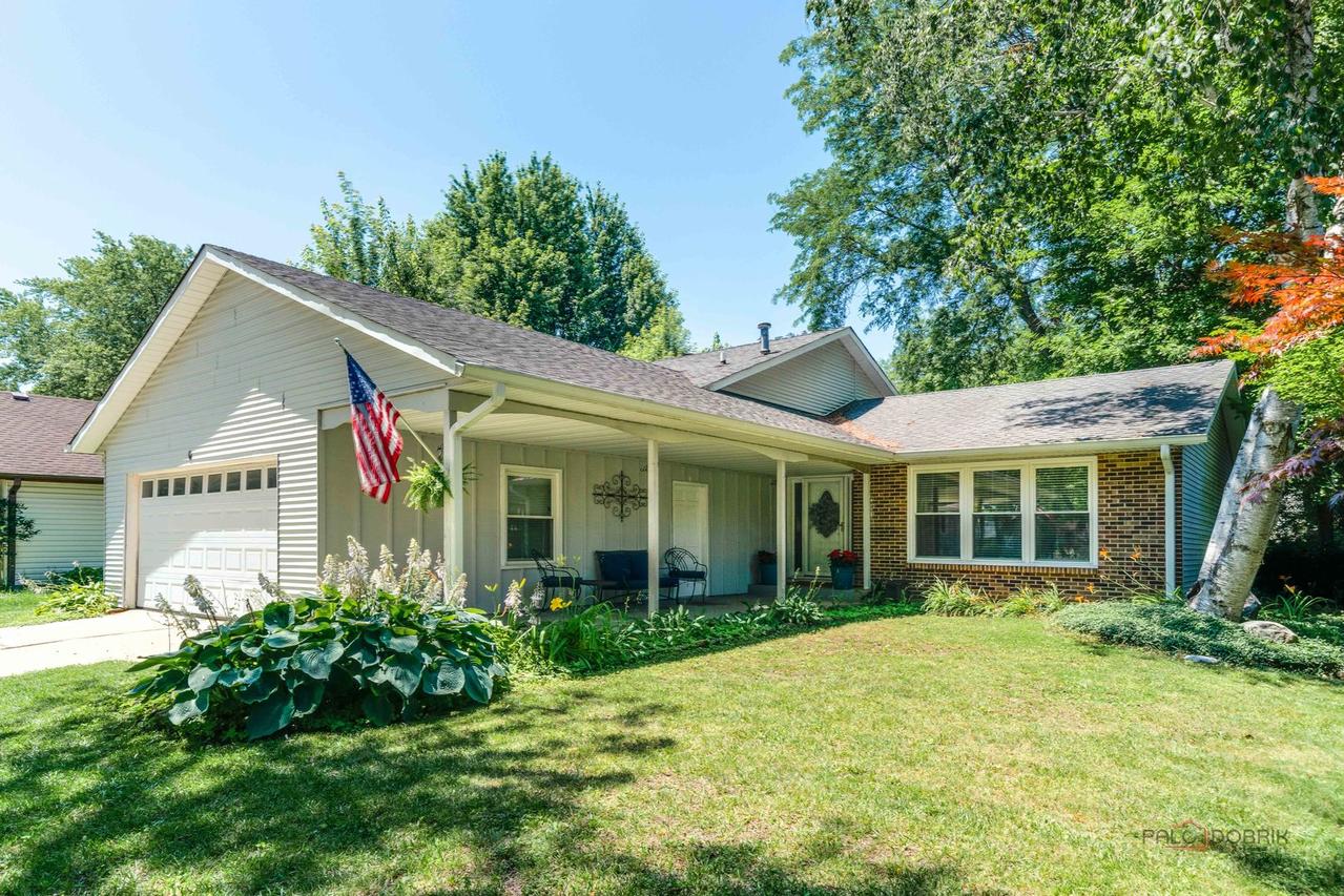 6 S Deerpath Dr., Vernon Hills, IL 60061