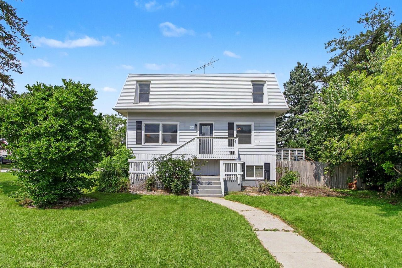 426 Redwing Dr., Round Lake Beach, IL 60073