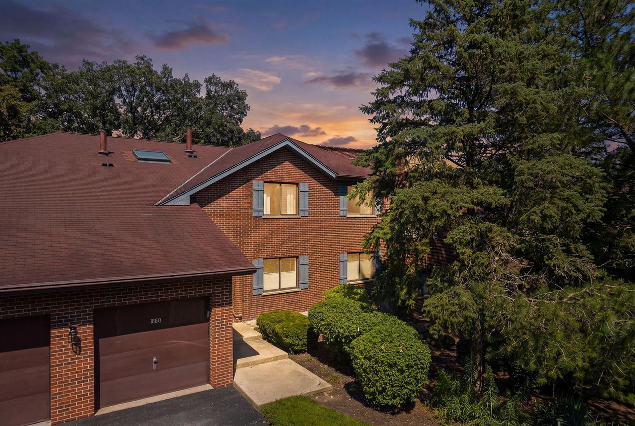 1884 Portsmouth Dr. #C, Lisle, IL 60532