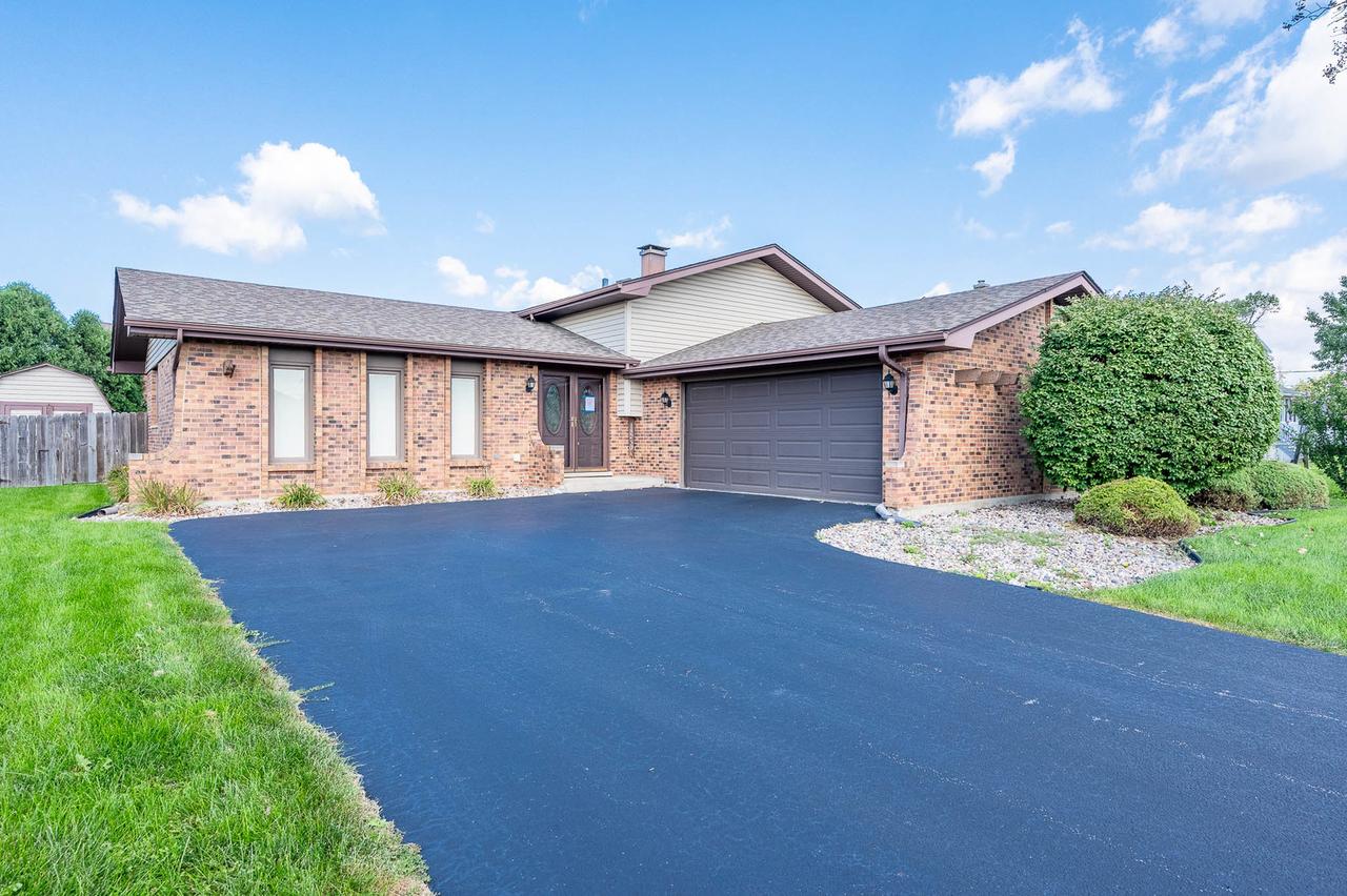19250 Wentworth Ave., Lansing, IL 60438