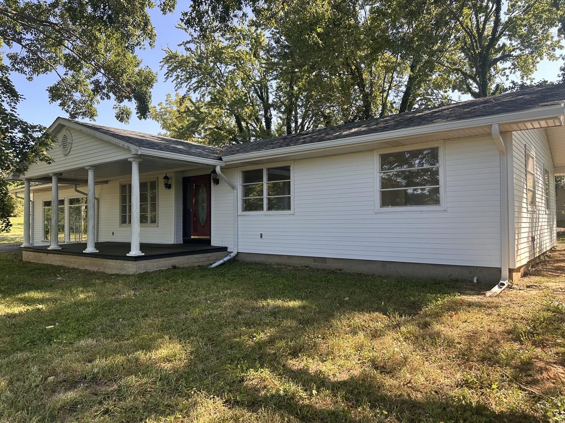 380 Golf Course Rd., Eldorado, IL 62930
