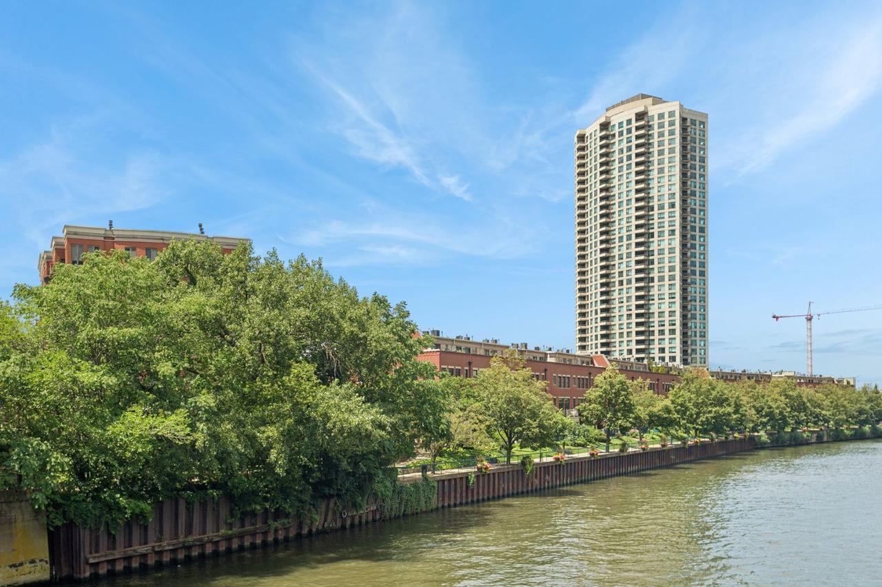 484 N Canal St., Chicago, IL 60654