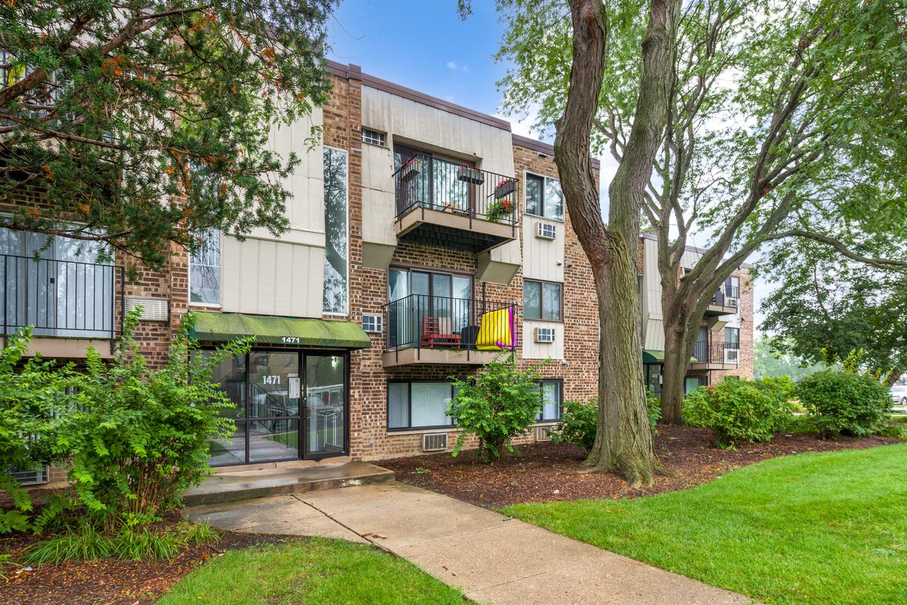1471 N Winslowe Dr. #101, Palatine, IL 60074
