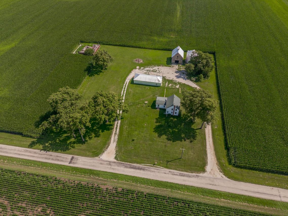758 N 1st Rd., Dana, IL 61321